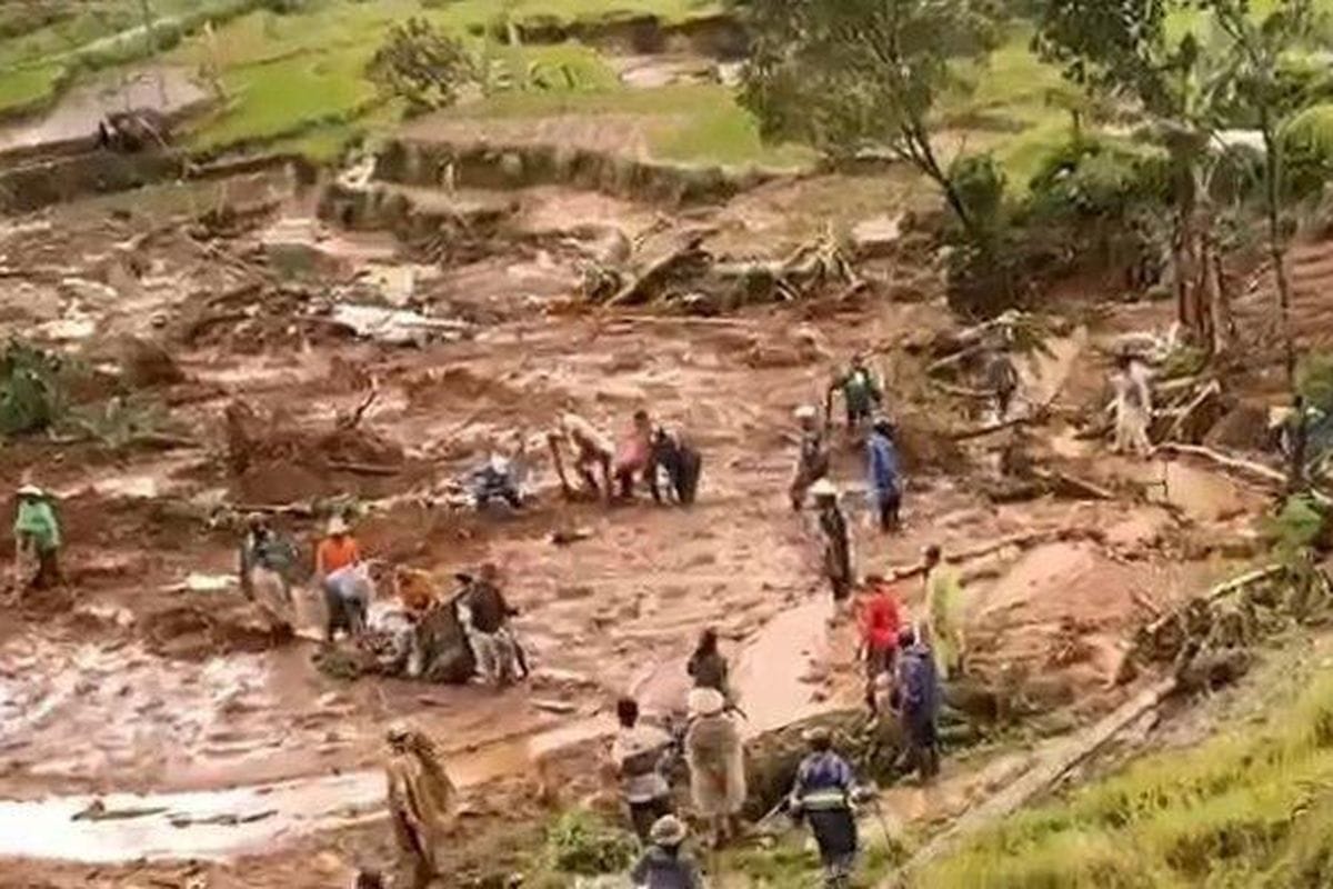 Bencana Tanah Longsor di Pekalongan: 17 Korban Meninggal Dunia dan Akses Jalan Lumpuh