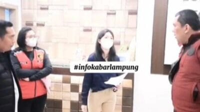 Viral! Video Polisi Debat dengan Karyawati Hotel saat Hendak Razia di Jambi, Berujung Propam Turun Tangan