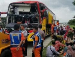 Kecelakaan Lalu Lintas di Tol Solo-Ngawi, Bus Rombongan Ziarah Wali Tabrak Truk Boks